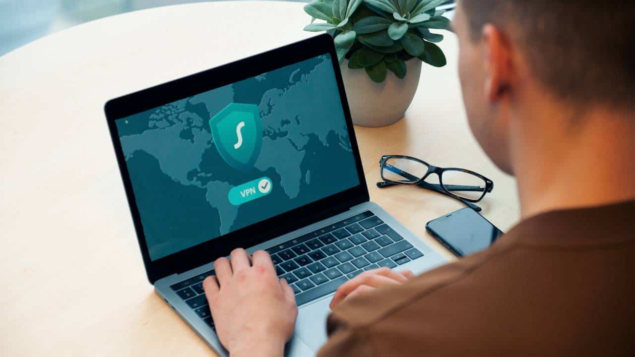 Man using a VPN client on his laptop 