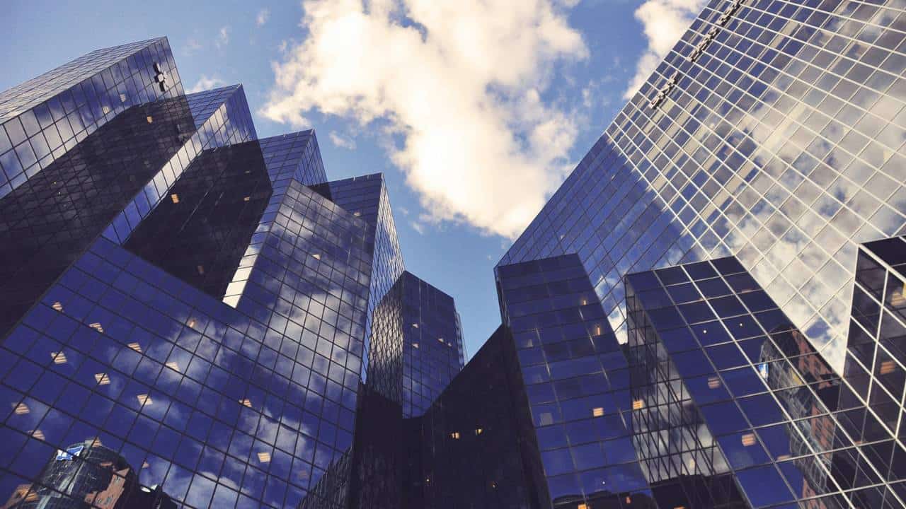 A photo of tall skyscrapers and the blue sky 